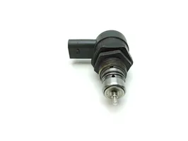 Mercedes-Benz E W211 Regolatore di pressione del carburante A6110780449