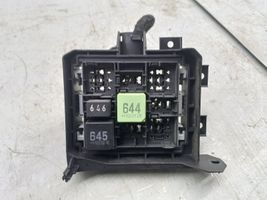 Volkswagen Touareg II Relay mounting block 7P0937149