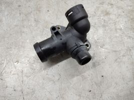 Audi A4 S4 B6 8E 8H Boîtier de thermostat 