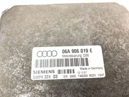 Audi A3 S3 8L Sterownik / Moduł ECU 06A906019E