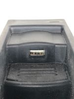 Seat Altea XL USB-pistokeliitin 5P0857925