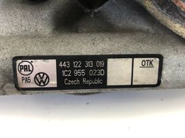 Volkswagen New Beetle Etupyyhkimen vivusto ja moottori 1C2955023D