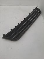 Volkswagen PASSAT B6 Grille inférieure de pare-chocs avant 3C0853677