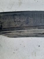 Volkswagen PASSAT B5 Etupuskurin alempi jäähdytinsäleikkö 3B0853678B