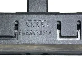 Audi A5 Lampa oświetlenia tylnej tablicy rejestracyjnej 8W6943021A