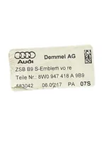 Audi A4 S4 B9 Moldura protectora del borde delantero 8W0947418A