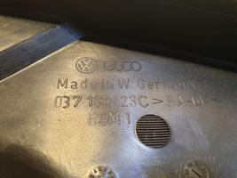 Audi 80 90 S2 B4 Osłona paska / łańcucha rozrządu 037109123C