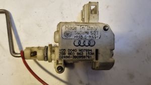 Audi A4 S4 B7 8E 8H Serratura del tappo del serbatoio del carburante 8E0862153A