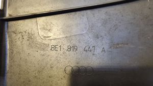 Audi A4 S4 B7 8E 8H Oro mikrofiltro dangtelis 8E1819447A
