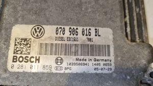 Volkswagen Touareg I Variklio valdymo blokas 070906016BL