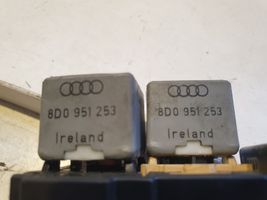 Audi A4 S4 B5 8D Releju montāžas bloks 8D0951253