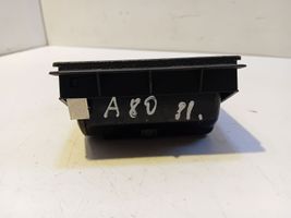 Audi 80 90 B2 Peleninė panelėje 893857405