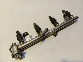 Audi A6 S6 C4 4A Kraftstoffverteiler Einspritzleiste Verteilerrohr 058133681