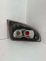 Toyota Avensis T220 Luci posteriori del portellone del bagagliaio 89022025