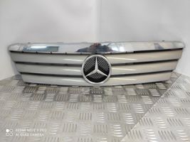 Mercedes-Benz A W168 Etupuskurin ylempi jäähdytinsäleikkö 1688800083