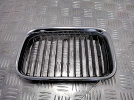 BMW 3 E36 Grille calandre supérieure de pare-chocs avant 51138122237