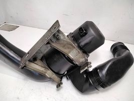 Audi Coupe Kita variklio skyriaus detalė 064958775