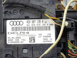 Audi A8 S8 D3 4E Rivestimento della console di illuminazione installata sul rivestimento del tetto 4E0947097D