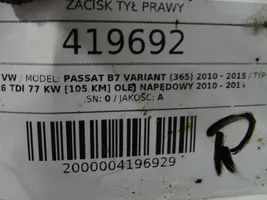 Volkswagen PASSAT B7 Tylny zacisk hamulcowy 