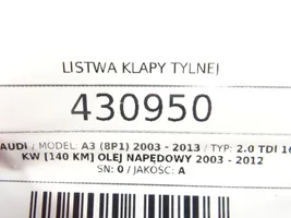 Audi A3 S3 8P Takaluukun rekisterikilven valon palkki 8P4827574B