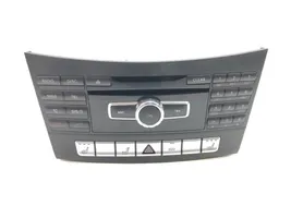 Mercedes-Benz E W212 Radio/CD/DVD/GPS-pääyksikkö A2129008328