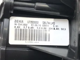 Opel Astra J Lämmittimen puhallin U7253002