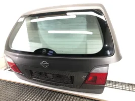 Nissan Primera Takaluukun/tavaratilan kansi 