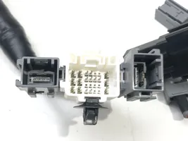 Honda CR-V USB-pistokeliitin 32104-T1E-G004