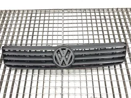 Volkswagen PASSAT B5 Etusäleikkö 