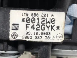 Volkswagen Polo IV 9N3 Ohjauspyörän turvatyyny 1T0880201A