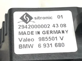 BMW 5 E39 Lämpöpuhaltimen moottorin vastus 6931680