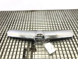 Opel Corsa D Grille de calandre avant 13223226