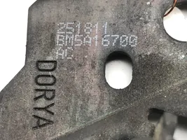 Ford Focus Dzinēja pārsega slēdzene BM5A16700AC