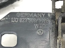 Volkswagen Golf IV Zamek pokrywy przedniej / maski silnika 1J0823509