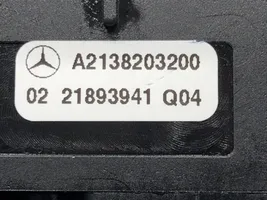 Mercedes-Benz CLS C257 USB-pistokeliitin A2138203200