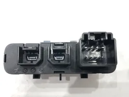 Fiat 500X Gniazdo / Złącze USB 735650651