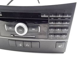 Mercedes-Benz E C207 W207 Radio/CD/DVD/GPS-pääyksikkö A2128700589