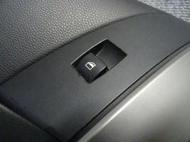 BMW 5 E60 E61 Apmušimas galinių durų (obšifke) 