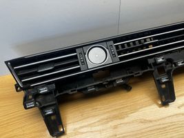 Volkswagen PASSAT B8 Centrālais gaisa ventilācijas režģis 3G1858416