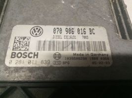 Volkswagen Touareg I Motora vadības bloka ECU 0281011839