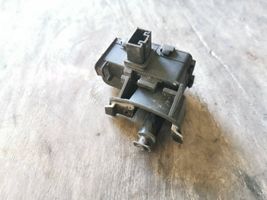 Volkswagen Sharan Verrouillage du bouchon du réservoir de carburant 7N0810773B