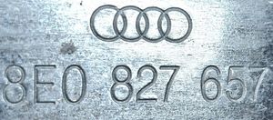 Audi A3 S3 8V Takaluukun rekisterikilven valon palkki 8E0827657