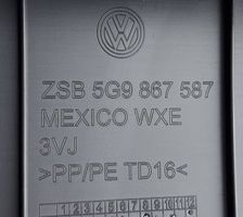 Volkswagen Golf VII Tapicerka klapy tylnej / bagażnika 5G9867587