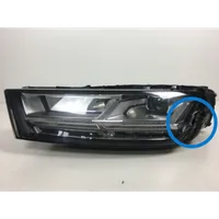 Audi Q7 4M Lampa przednia 4M0941033