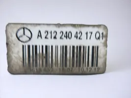 Mercedes-Benz C W204 Moottorin kiinnikekorvake A2122404217
