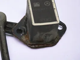 Mercedes-Benz R W251 Sensore di livello di altezza della sospensione pneumatica anteriore (usato) A0105427717