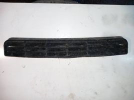 Audi A6 S6 C4 4A Etupuskurin alempi jäähdytinsäleikkö 4A0807683