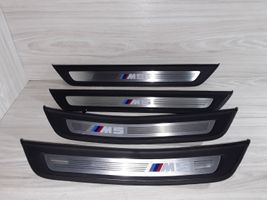 BMW M5 F90 Kita slenkscių/ statramsčių apdailos detalė 514780661072