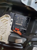 Volkswagen PASSAT B6 Elektryczny podnośnik szyby drzwi przednich 
