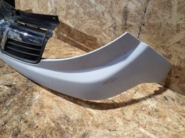 Opel Vivaro Grille calandre supérieure de pare-chocs avant 623100249R